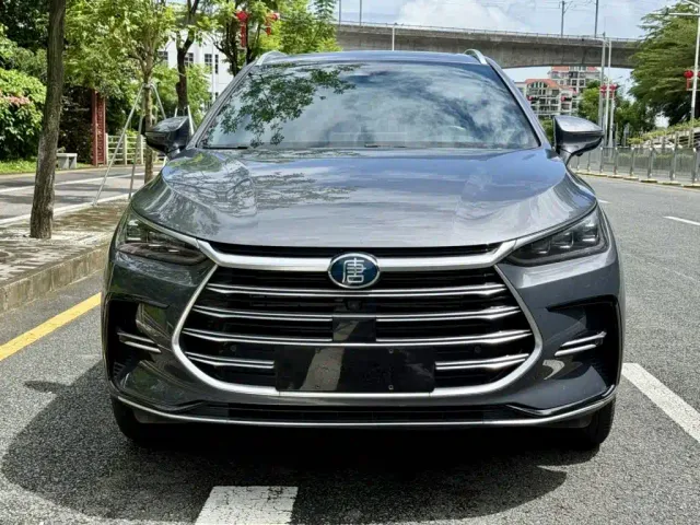 BYD Tang — Фото автомобиля 8