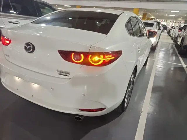 Mazda Axela — Фото автомобиля 7
