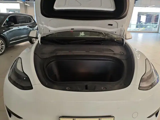 Tesla Model Y — Фото автомобиля 10