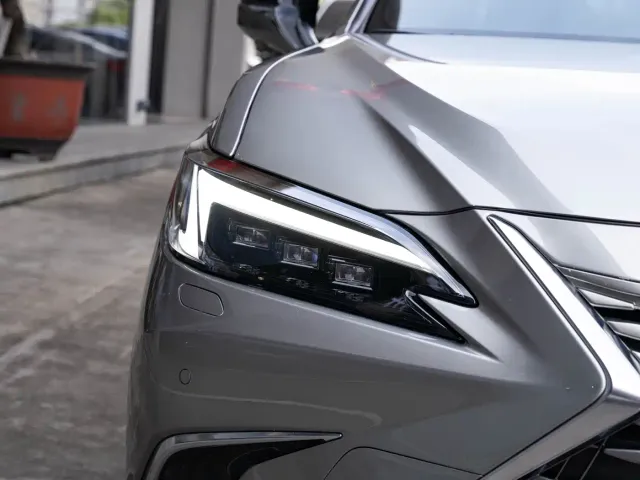 Lexus ES — Фото автомобиля 6
