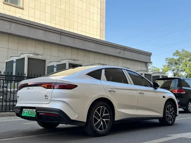 BYD Qin L — Фото автомобиля 12