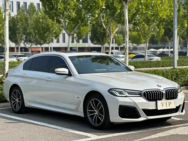 BMW BMW 5 Series 2022 525Li M Sport Package — Фото автомобиля 3
