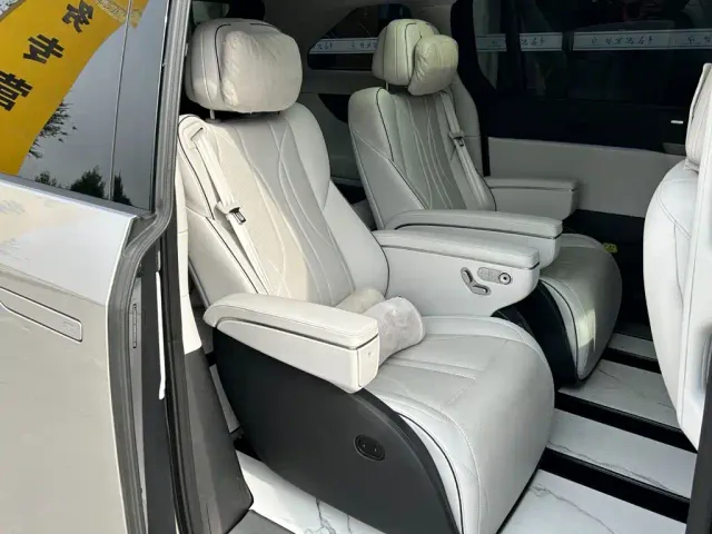 Xpeng X9 — Фото автомобиля 23