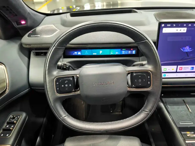 Lynk & Co 900 — Фото автомобиля 13
