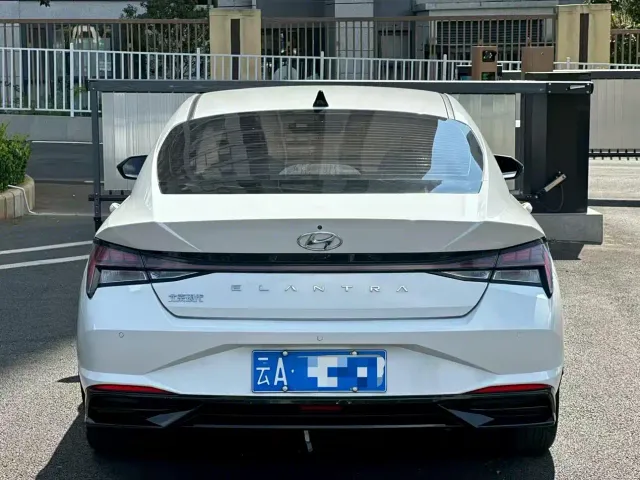 Hyundai Elantra — Фото автомобиля 5