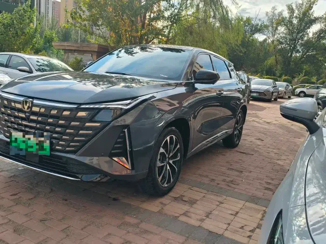 Фотография автомобиля — Changan UNI-Z