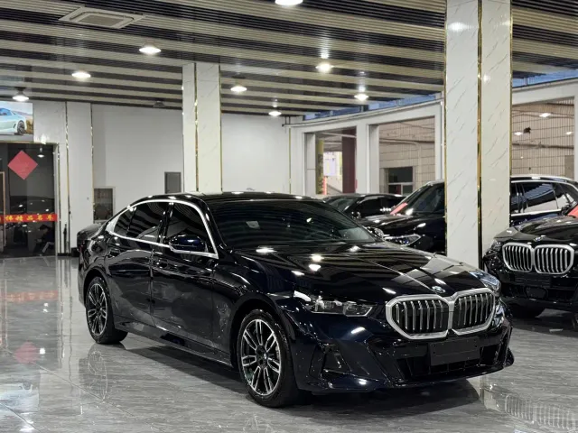 BMW 5 Series — Фото автомобиля 3