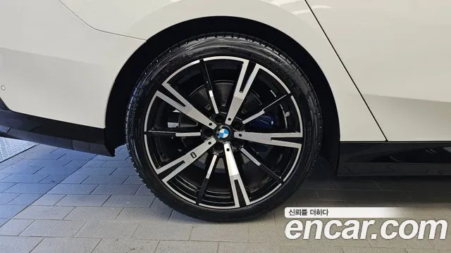 BMW 5 Series G60 — Фото автомобиля 5