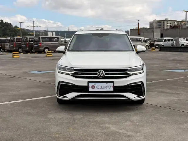 Volkswagen Tiguan L — Фото автомобиля 2
