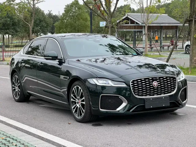 Jaguar XFL — Фото автомобиля 3
