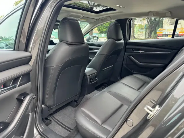 Mazda Axela — Фото автомобиля 11
