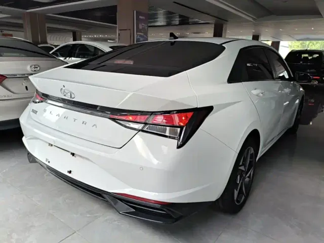Hyundai Elantra — Фото автомобиля 6