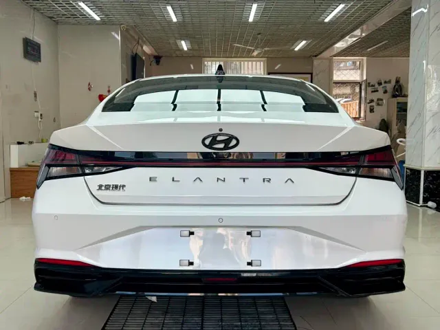 Hyundai Elantra — Фото автомобиля 5