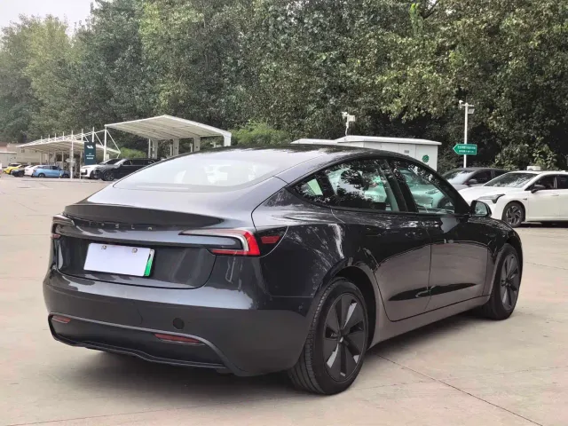 Tesla Model 3 — Фото автомобиля 16