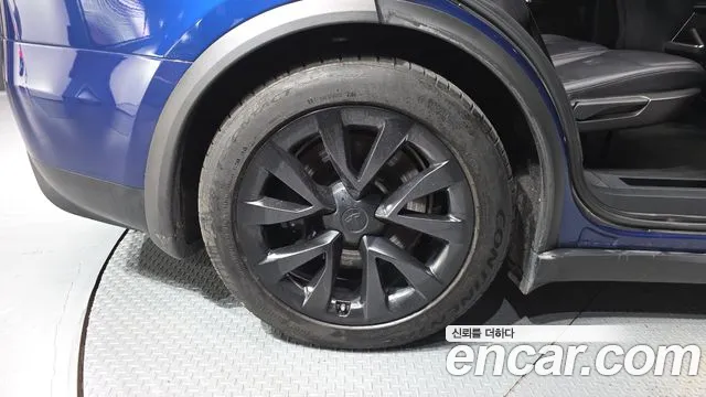 Tesla Model X — Фото автомобиля 4