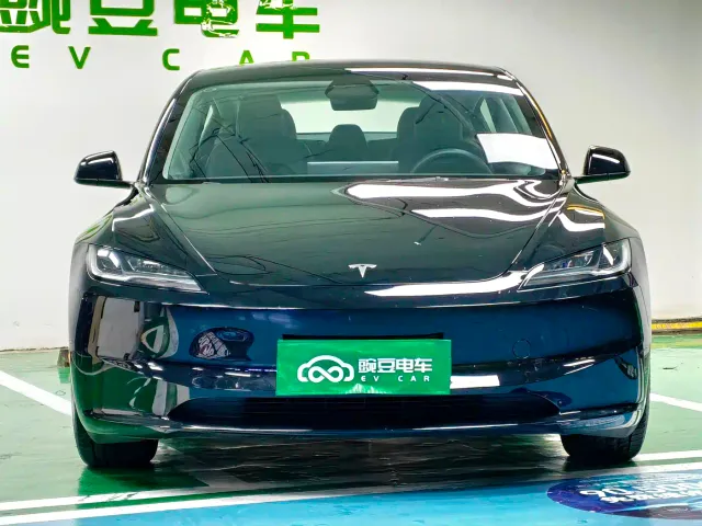 Tesla Model 3 — Фото автомобиля 4