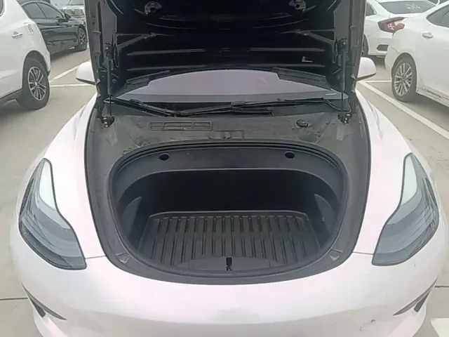 Tesla Model 3 — Фото автомобиля 19