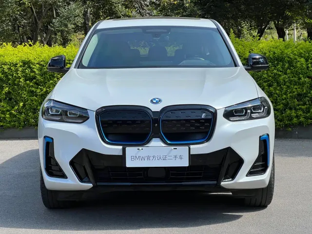 BMW iX3 — Фото автомобиля 11