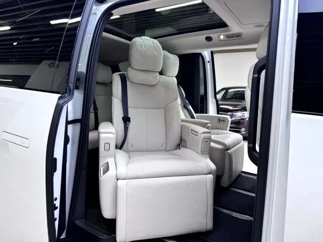 Li Auto MEGA — Фото автомобиля 21