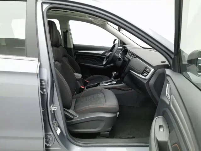 Roewe RX3 — Фото автомобиля 23