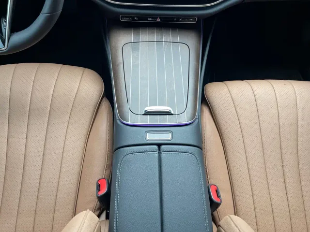 Mercedes-Benz E-Class — Фото автомобиля 16