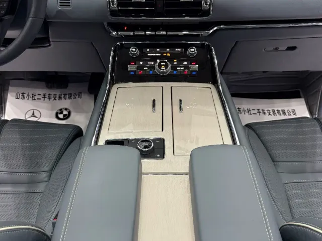Lincoln Navigator — Фото автомобиля 8