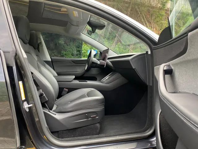 Tesla Model Y — Фото автомобиля 12