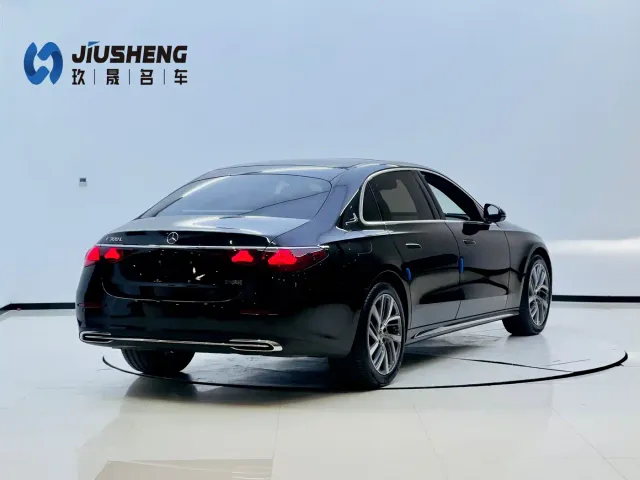 Mercedes-Benz E-Class — Фото автомобиля 14