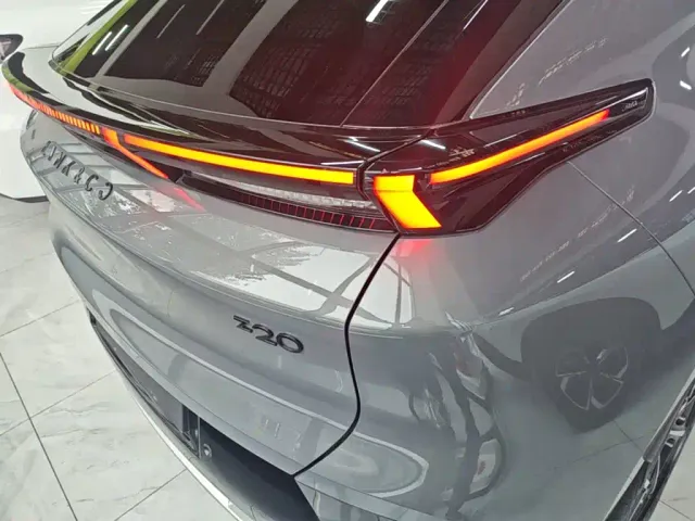 Lynk & Co Z20 — Фото автомобиля 7