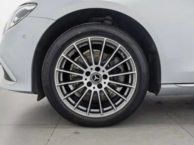Mercedes-Benz E-Class — Фото автомобиля 17