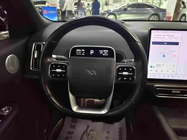 Li Auto L8 — Фото автомобиля 8