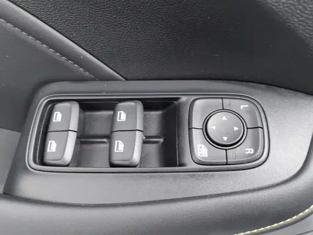 Roewe i5 — Фото автомобиля 9