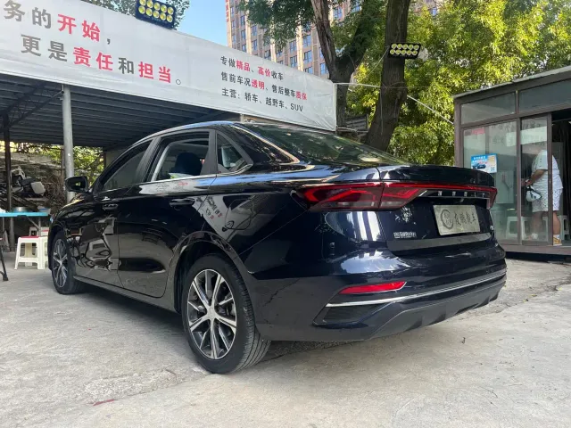Geely Emgrand — Фото автомобиля 18
