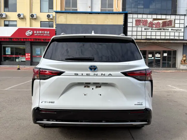 Toyota Sienna — Фото автомобиля 13