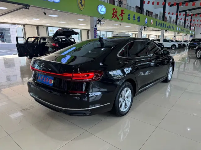 Volkswagen Passat — Фото автомобиля 7
