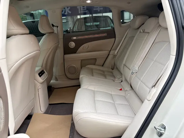 IM Motors LS6 — Фото автомобиля 11