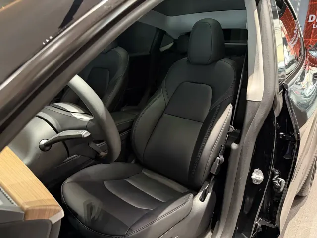 Tesla Model Y — Фото автомобиля 8