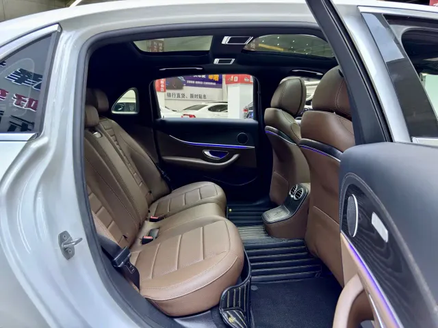Mercedes-Benz E-Class — Фото автомобиля 9