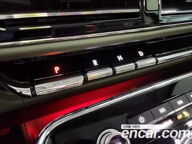 Lincoln Navigator — Фото автомобиля 9