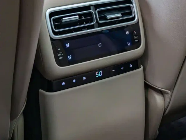 Li Auto L6 — Фото автомобиля 15