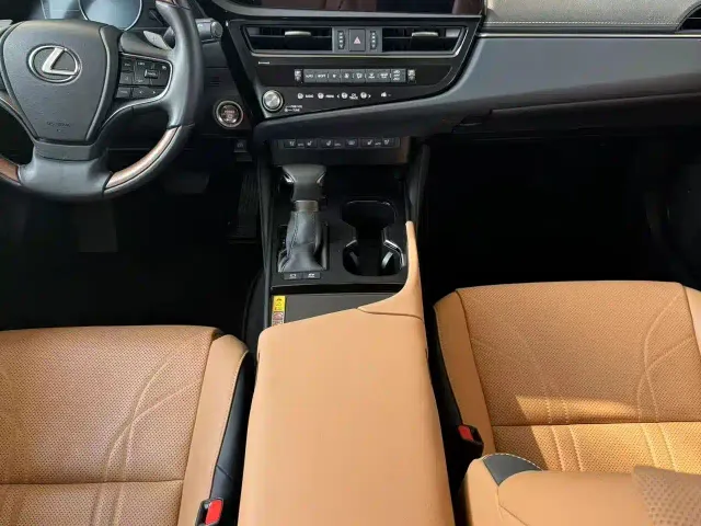 Lexus ES — Фото автомобиля 16