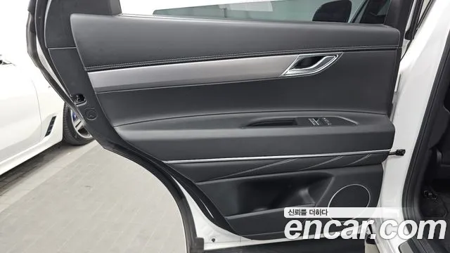 Genesis GV80 — Фото автомобиля 25