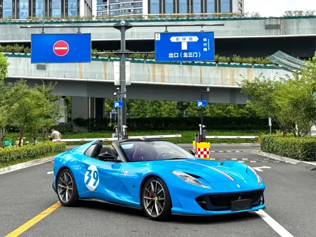 Ferrari 812 — Фото автомобиля 2