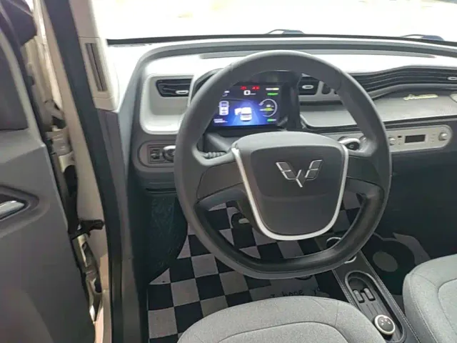 Wuling Hongguang Mini EV — Фото автомобиля 10