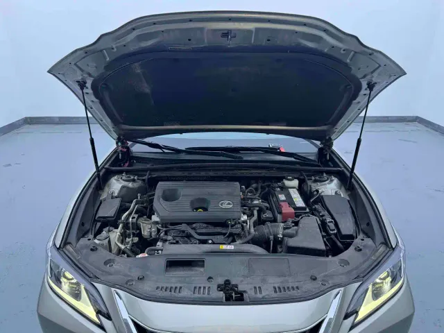Lexus ES — Фото автомобиля 7