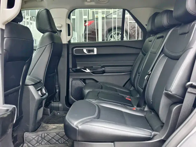 Ford Explorer — Фото автомобиля 16