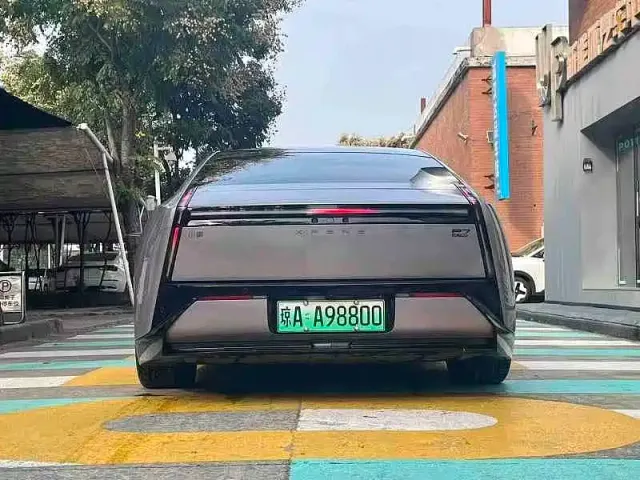 Xpeng P7 — Фото автомобиля 9