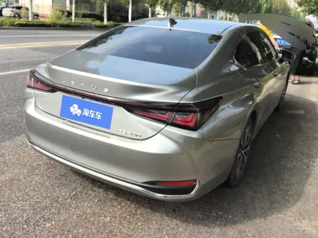 Lexus ES — Фото автомобиля 3