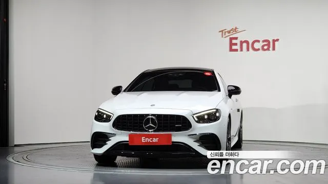 Mercedes-Benz E-Class — Фото автомобиля 3