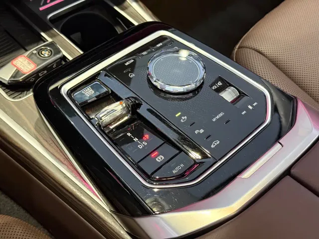 BMW 7 Series — Фото автомобиля 9